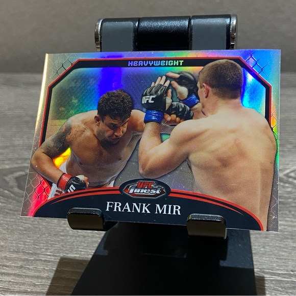 2011 TOPPS UFC Serial Numbered /888 Frank Mir  Holo Refractor Finest Card #19 - Picture 1 of 3